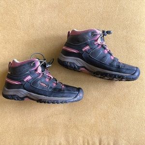 Keen Girls Boots size 3